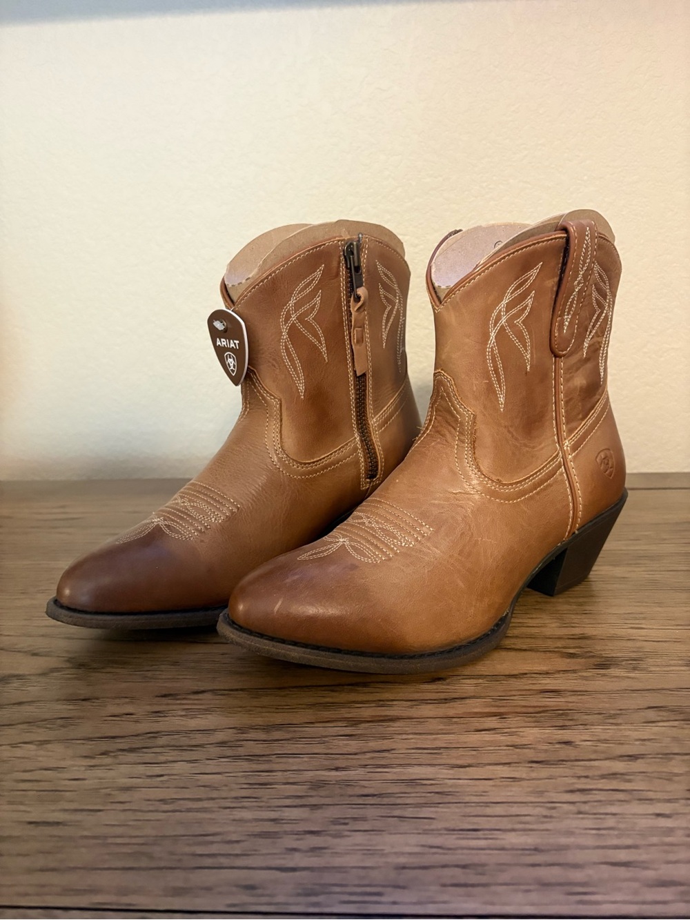 Women’s Ariat Size 8.5 Tan Leather Western Ankle Booties